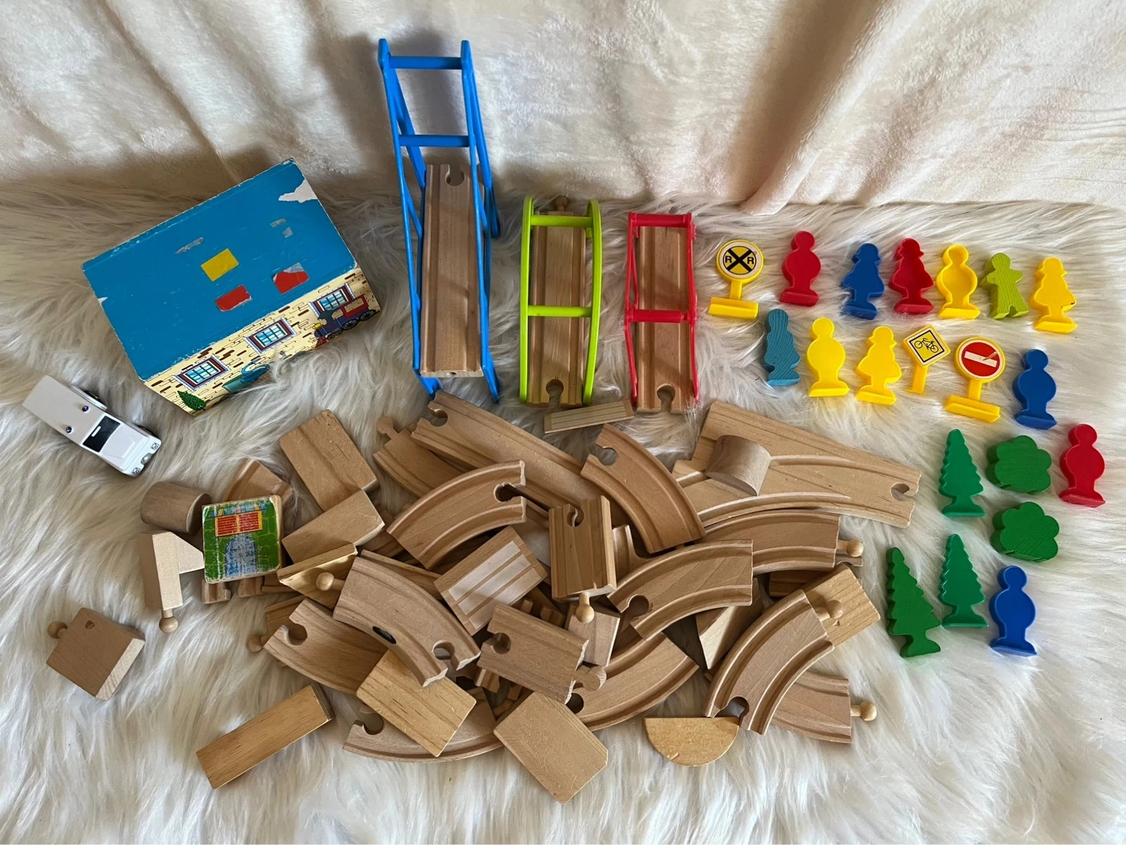 Lot de circuit de train en bois avec accessoires